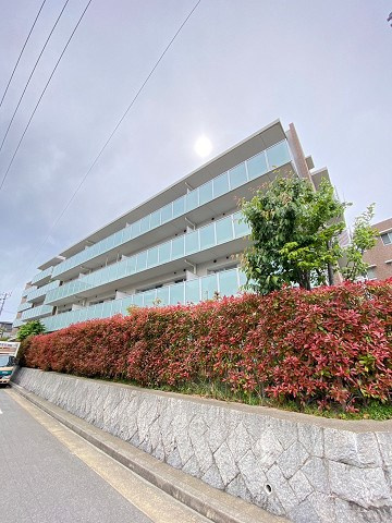 甲子園六石町ハイツの外観