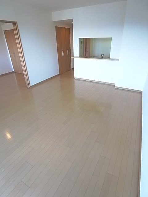 甲子園六石町ハイツの居間・リビング