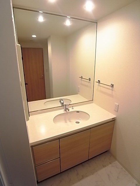 甲子園六石町ハイツの洗面所