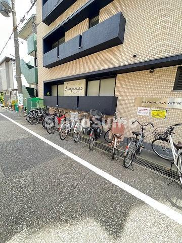 甲子園口ハウスの外観