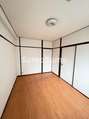 丸吉マンションの居間・リビング