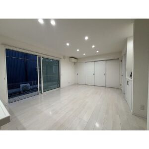 大間町新町126貸家の居間・リビング