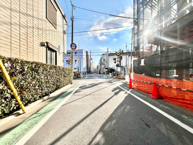 中野区野方6丁目　新築戸建の前面道路含む現地写真|4月完成予定！
2026.02.02撮影

現地ご見学希望・資料請求などお気軽にお問い合わせ下さい！
03-5990-5201