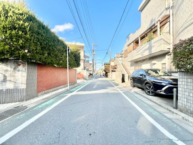 中野区野方6丁目　新築戸建の前面道路含む現地写真|4月完成予定！
2026.02.02撮影

現地ご見学希望・資料請求などお気軽にお問い合わせ下さい！
03-5990-5201