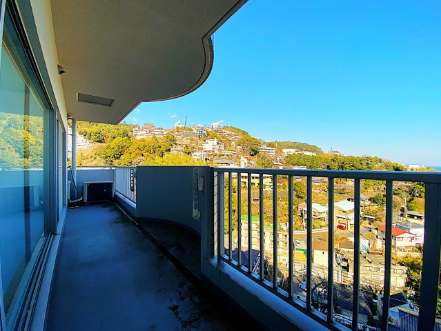 ラヴィ熱海C棟のバルコニー