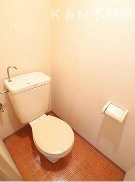 ツインテレスＡのトイレ|落ち着いた色調のトイレです