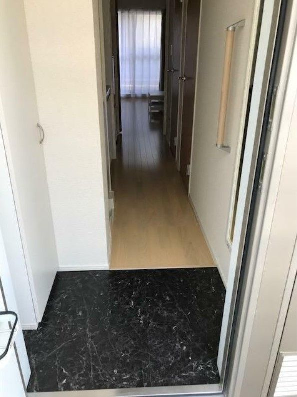 クレイノフルールの玄関