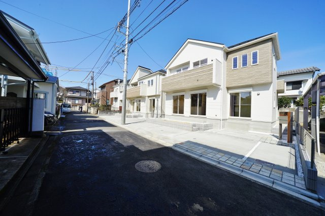 【横浜市旭区中沢3丁目23-10全2棟新築戸建て】★仲介手数料無料★（中沢小学校・旭中学校）の前面道路含む現地写真