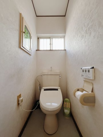 【中古戸建】児玉郡上里町1期　のトイレ|■トイレ｜1階・2階にトイレをご用意しております♪窓付きなので常に換気もでき綺麗を保てます♪