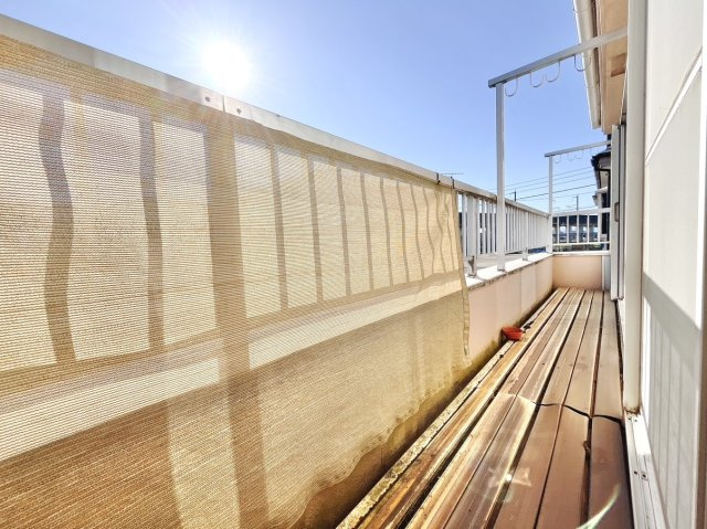 【中古戸建】児玉郡上里町1期　のバルコニー|■バルコニー｜空が見える広々としたバルコニー♪家族で星空観賞ができて夜が楽しみになりますね☆