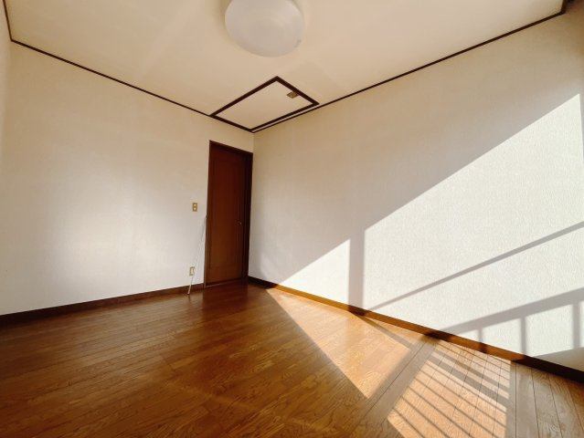 【中古戸建】児玉郡上里町1期　の洋室|■2階洋室｜子供部屋のメリットは「自立心を養うことができる」「自分で整理整頓できるようになる」そして、お子様が成長した際には「プライバシーを確保できる」といい事だらけ♪