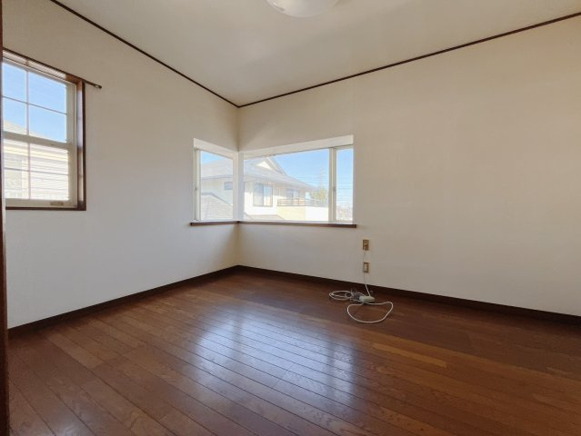 【中古戸建】児玉郡上里町1期　の洋室|■2階洋室｜ナチュラルカラーの床です。模様替えなどとても楽しく工夫できます♪陽当たり、風通しもとても良いので毎日快適な生活スタートです！子供部屋にも良いですね♪