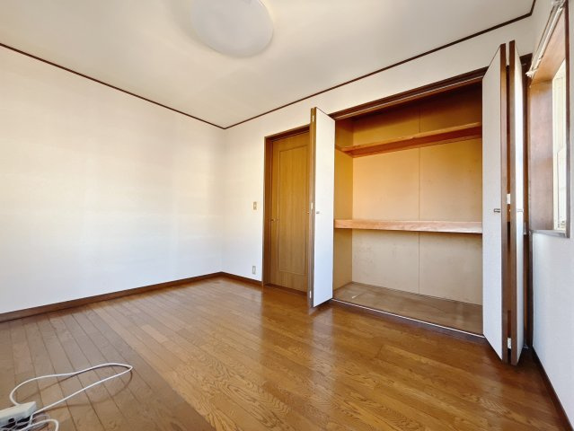 【中古戸建】児玉郡上里町1期　の洋室|■2階洋室｜2階各居室には収納をご用意しています♪常にお部屋を綺麗に保てます！小さなお子様も自然とお片付けができるようになるのでうれしいですよね！