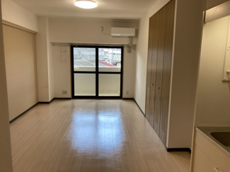 【居間・リビング】 | ヴィラ・ウェリントン | ヴィラ・ウェリントン　４０５号室と同タイプの写真です。