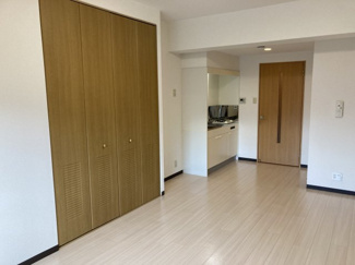 【居間・リビング】 | ヴィラ・ウェリントン | ヴィラ・ウェリントン　４０５号室と同タイプの写真です。