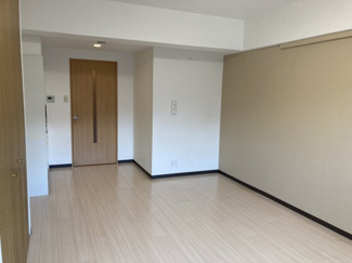 【居間・リビング】 | ヴィラ・ウェリントン | ヴィラ・ウェリントン　４０５号室と同タイプの写真です。