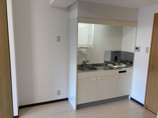 【キッチン】 | ヴィラ・ウェリントン | ヴィラ・ウェリントン　４０５号室と同タイプの写真です。