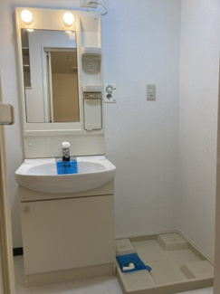 【洗面所】 | ヴィラ・ウェリントン | ヴィラ・ウェリントン　４０５号室と同タイプの写真です。