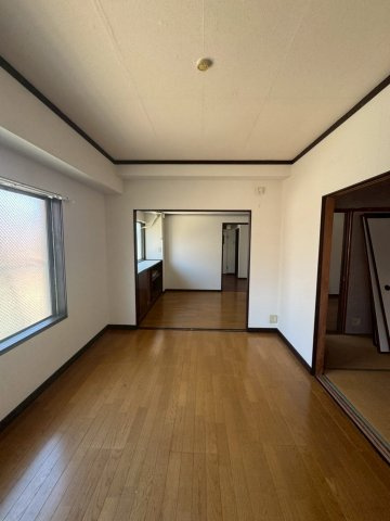 赤浦マンションの居間・リビング