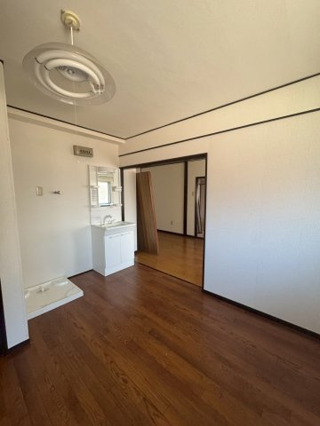 赤浦マンションの居間・リビング