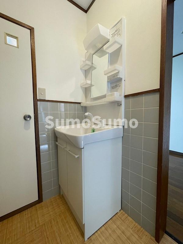 野田町8丁目貸家　C号の洗面所|使いやすい洗面所です