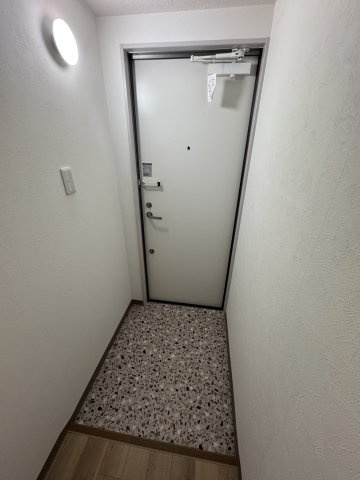鶯橋マンションの玄関