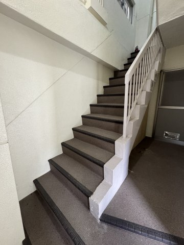 鶯橋マンションのロビー