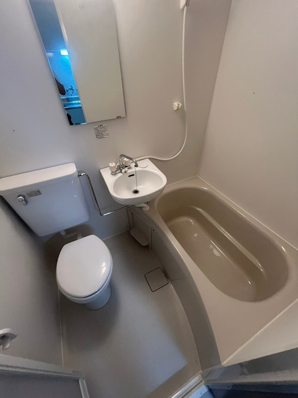 鶯橋マンションの浴室