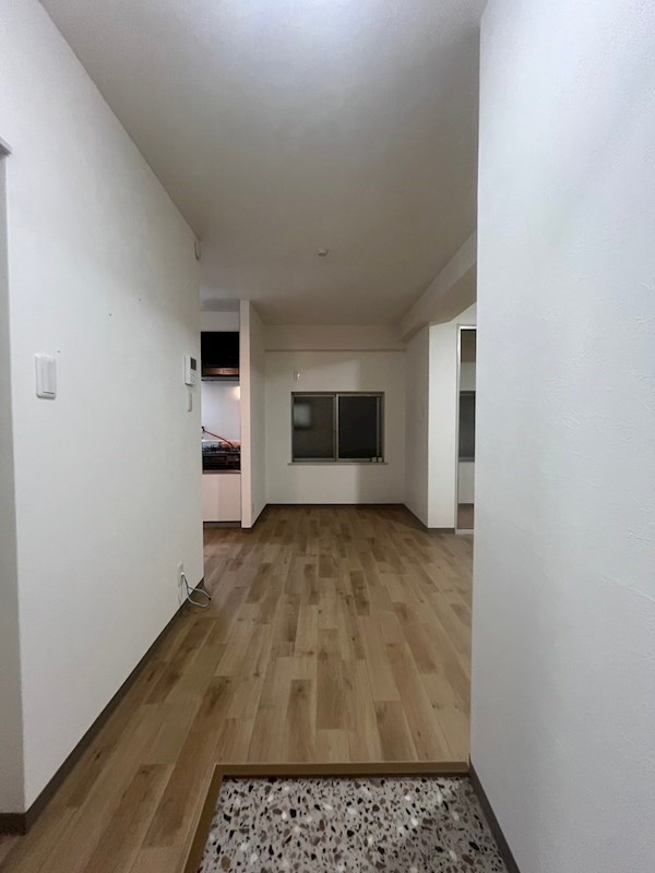鶯橋マンションの玄関