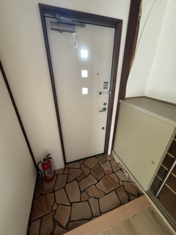 鶯橋マンションの玄関