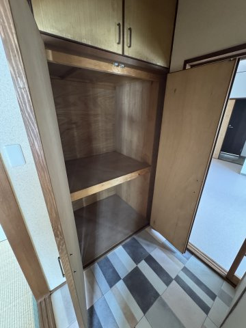 鶯橋マンションの収納