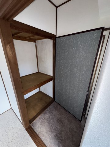 鶯橋マンションの収納