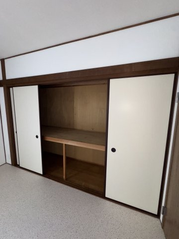鶯橋マンションの収納