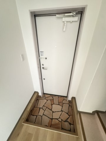 鶯橋マンションの玄関