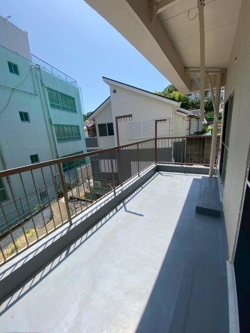 観音山ハイツ西棟のバルコニー