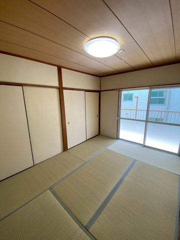 観音山ハイツ西棟の和室