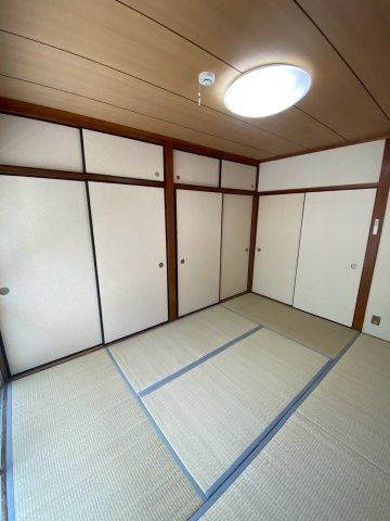 観音山ハイツ西棟の和室