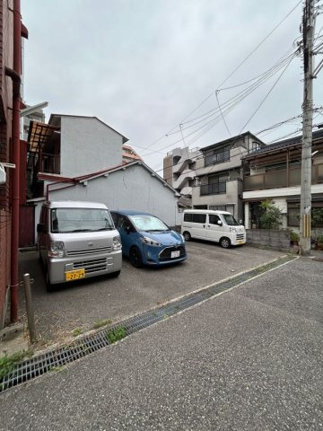 飛松ハイツの駐車場