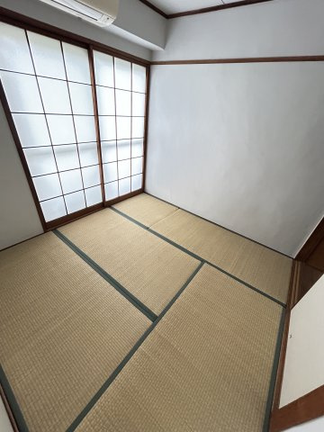 金盃第2ビル高羽荘の和室