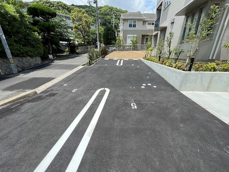 高倉山フラッツの駐車場|カースペースがあります