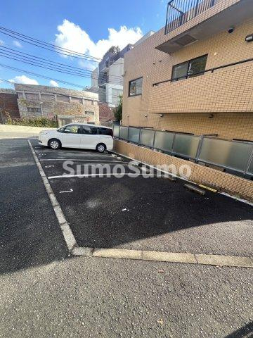 西甲南レジデンスの駐車場