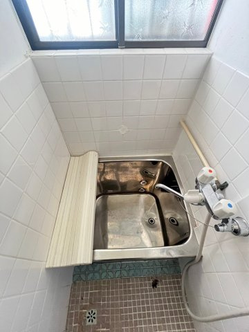 西岡本四丁目貸家の浴室
