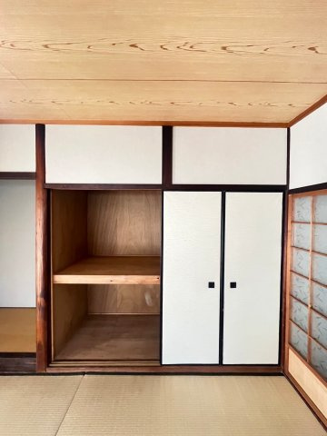 西岡本四丁目貸家の収納