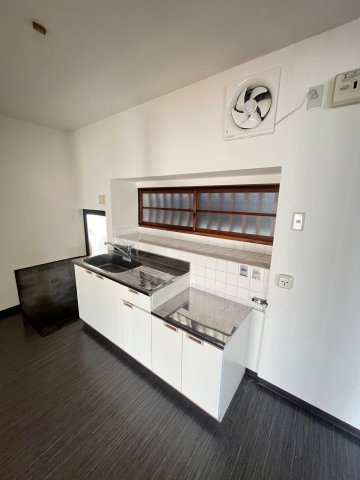 西岡本四丁目貸家のキッチン