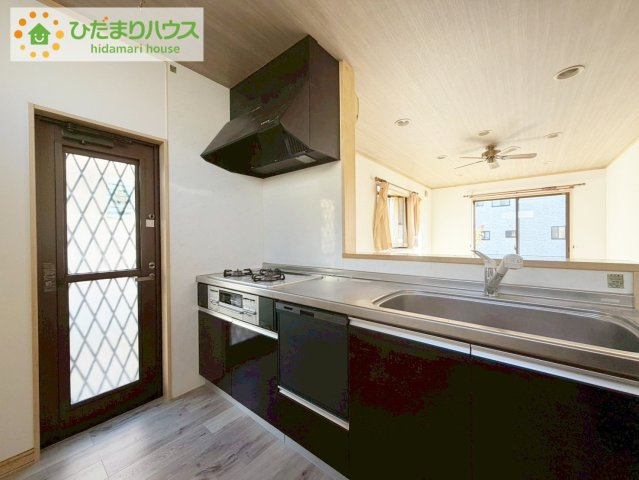 いわき市小名浜相子島字道下　中古戸建のキッチン|料理をしながらでも、ご家族との会話を楽しめる対面式キッチン