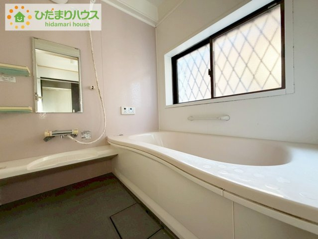 いわき市小名浜相子島字道下　中古戸建の浴室|大人が足を伸ばしても十分な広さ！一人でゆっくりくつろぐ時間も大切です！