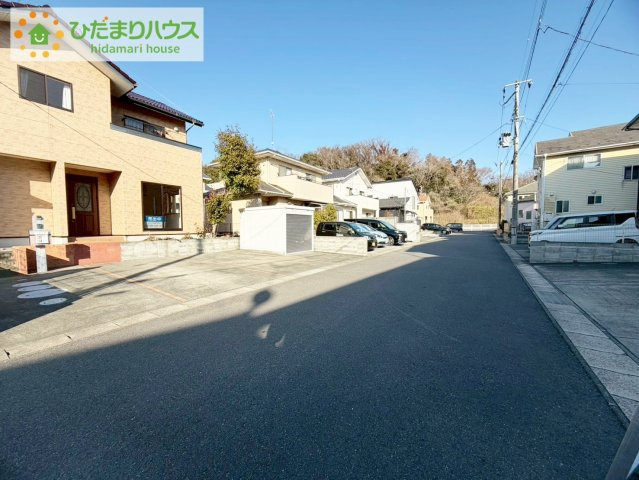 いわき市小名浜相子島字道下　中古戸建の前面道路含む現地写真|閑静な住宅街なので、車庫入れも楽々(^^♪