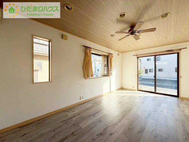 いわき市小名浜相子島字道下　中古戸建の居間・リビング|お子様が元気に遊べる広々としたリビングです。