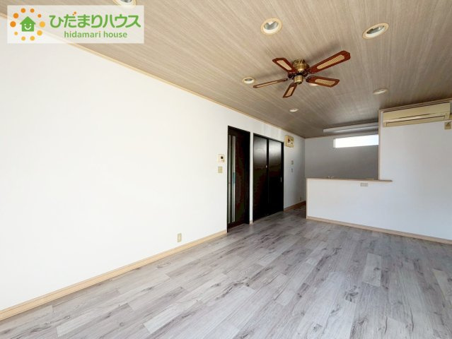 いわき市小名浜相子島字道下　中古戸建の居間・リビング|早くお仕事終わらせて、家に帰りたくなるようなリビングです(^^♪