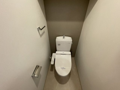 【トイレ】 | S-RESIDENCE新大阪駅前 | ウォシュレット付きのトイレです。